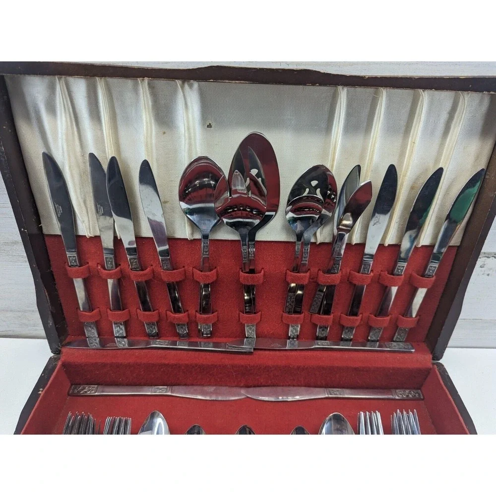 Customcraft CUS3 Stainless Fleur De Lis 78 Pieces‎ Large Set Incomplete